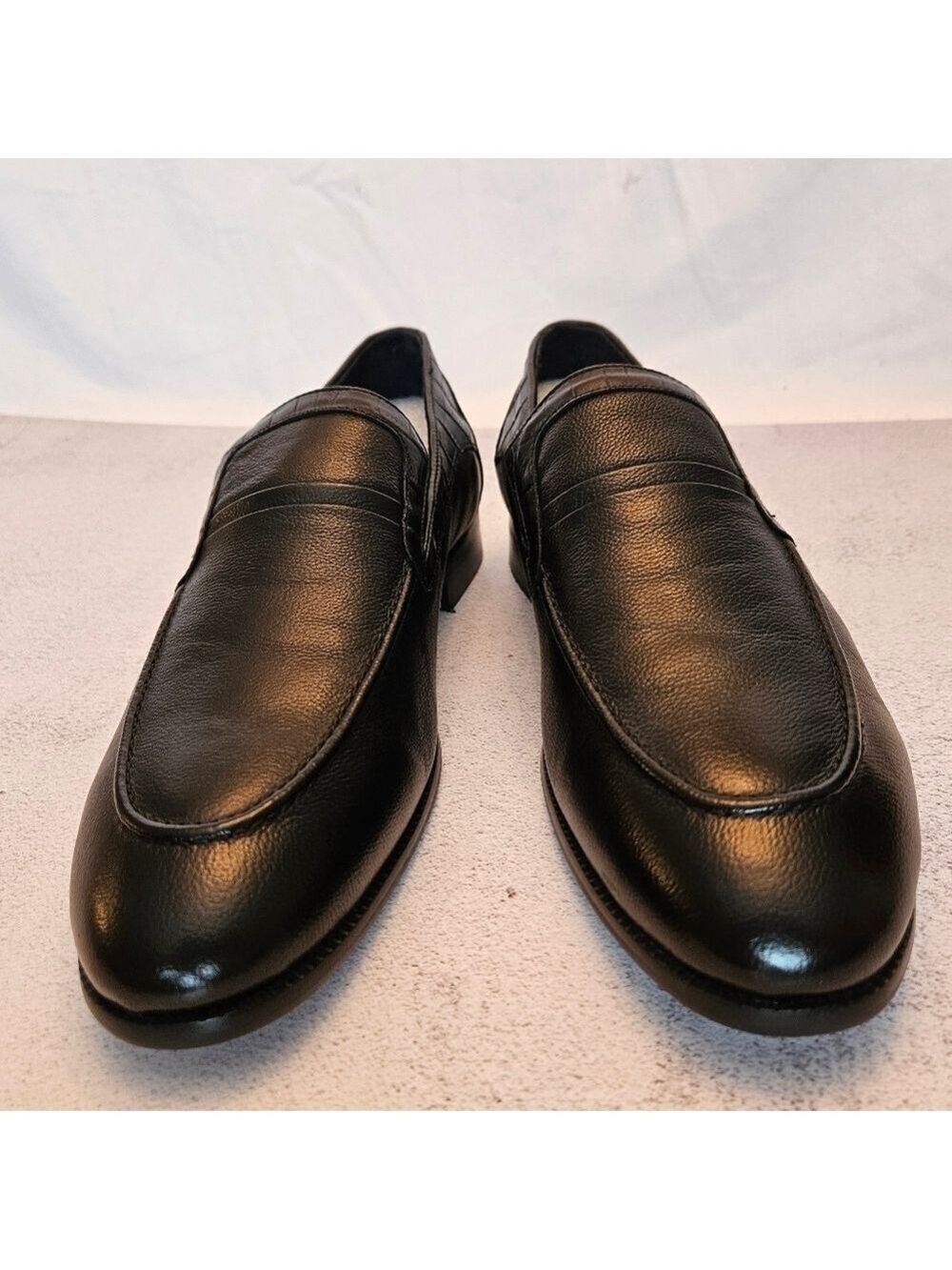 NIB Size 11 Men’s Premium Leather Black Loafers w/ Subtle Croc Textured Accent